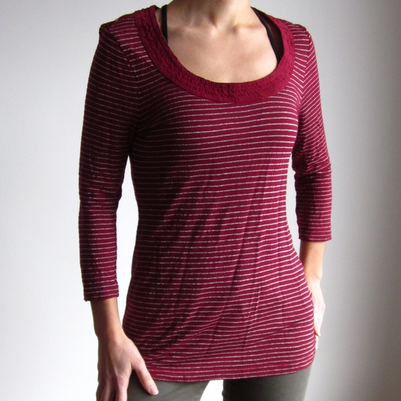 🎁 Free with purchase 🎁 Banana Republic - Red With Silver Striped Shirt - Picture 1 of 4